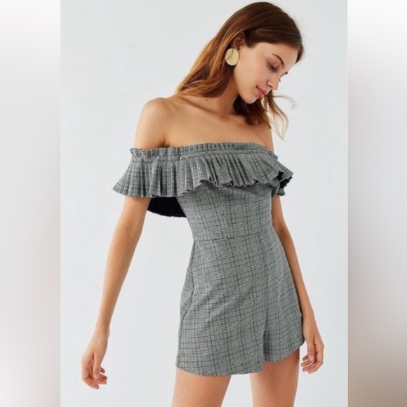Urban Outfitters Pants - Urban Outfitters Glenn Plaid Off The Shoulder Romper Size 6